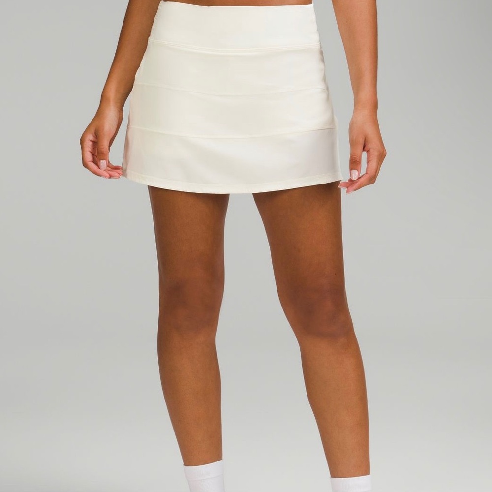 Pace rival mid rise skirt ; white ; size 6; regular length